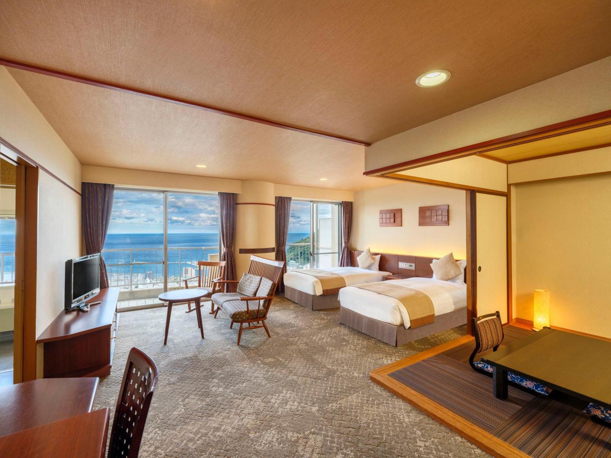 โรงแรมคาเมนอย 4*