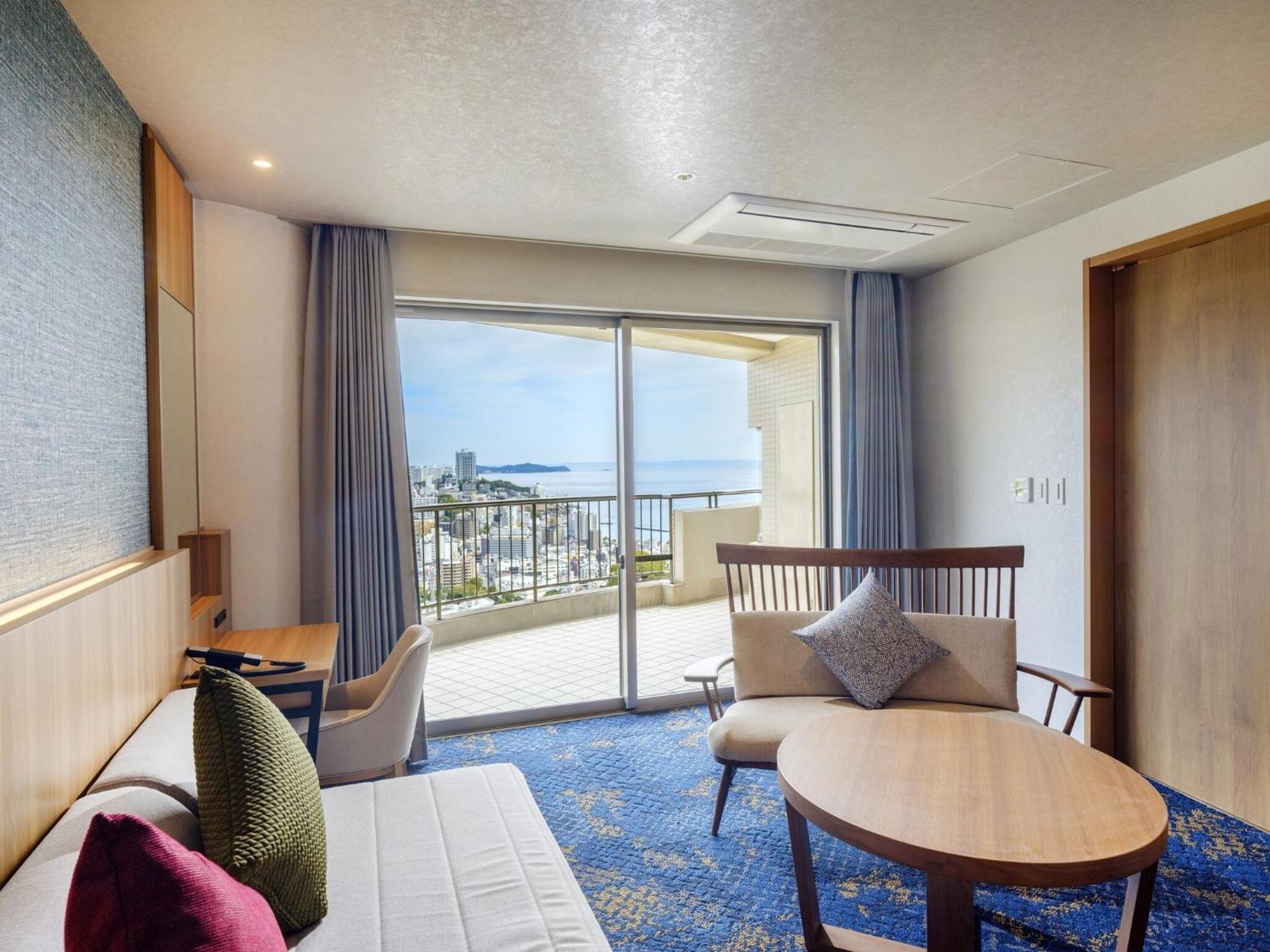 โรงแรมคาเมนอย 4*
