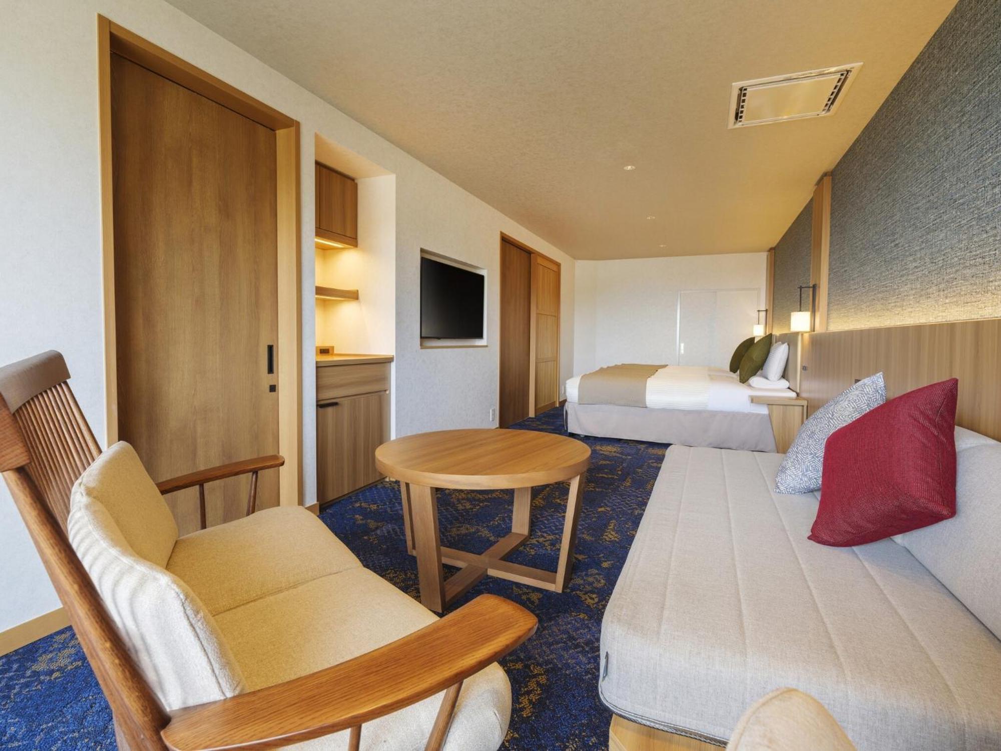 โรงแรมคาเมนอย 4*